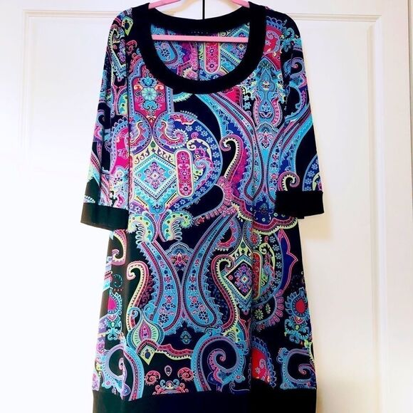Tiana B. Dresses & Skirts - Tiana B. Paisley Dress 